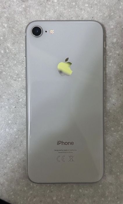 Продам срочно Iphone Se 2020