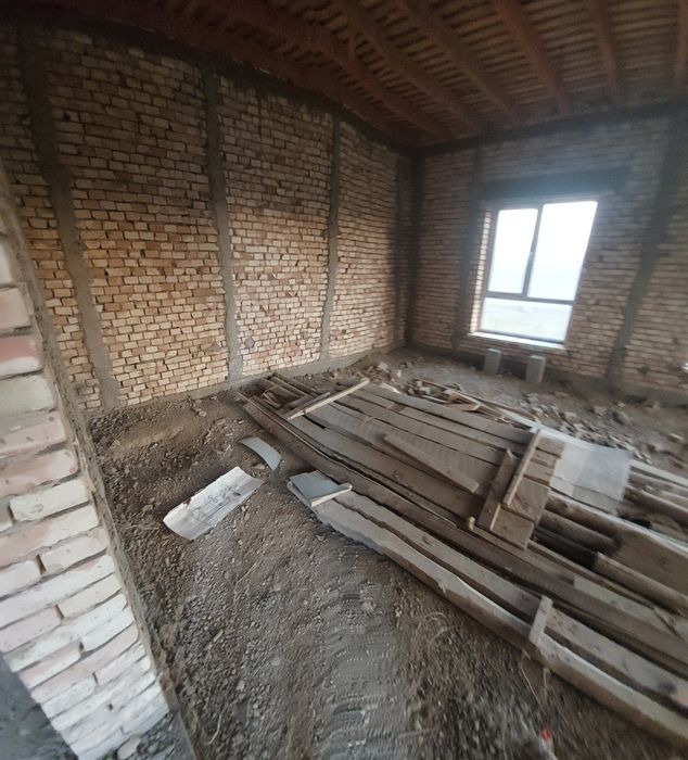 Үй сатылады ст. Бадамда