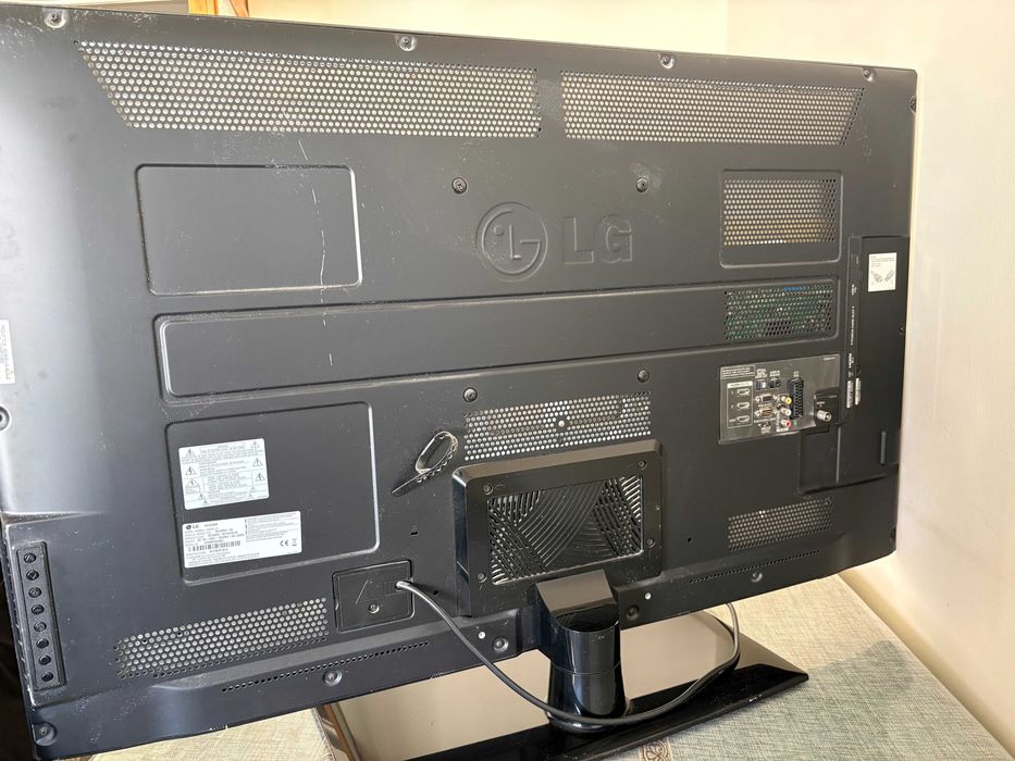 Vând televizor LG 42LE4500, cu ecran de 42 inch (107 cm).