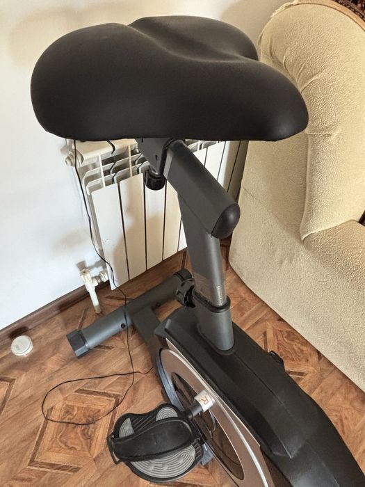 Продам велотренажер HouseFit б/у