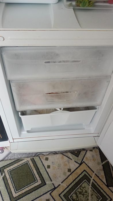 Холодильник б/у ,хорошо морозит