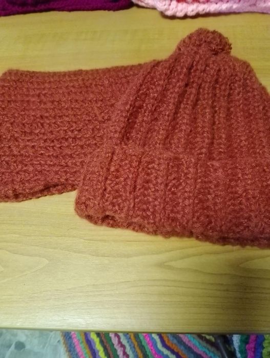 Шапка с шал ,зимна ръчна изработка