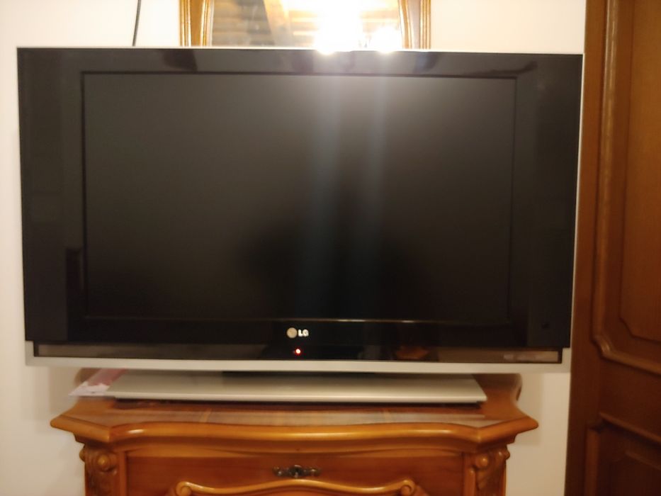 Televizor LG 95cm diagonala