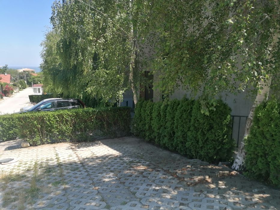 Дава се под наем Тристаен апартамент в к.к. Св.Св. Константин и Елена - 120 кв.м за 700 € - Снимка #3