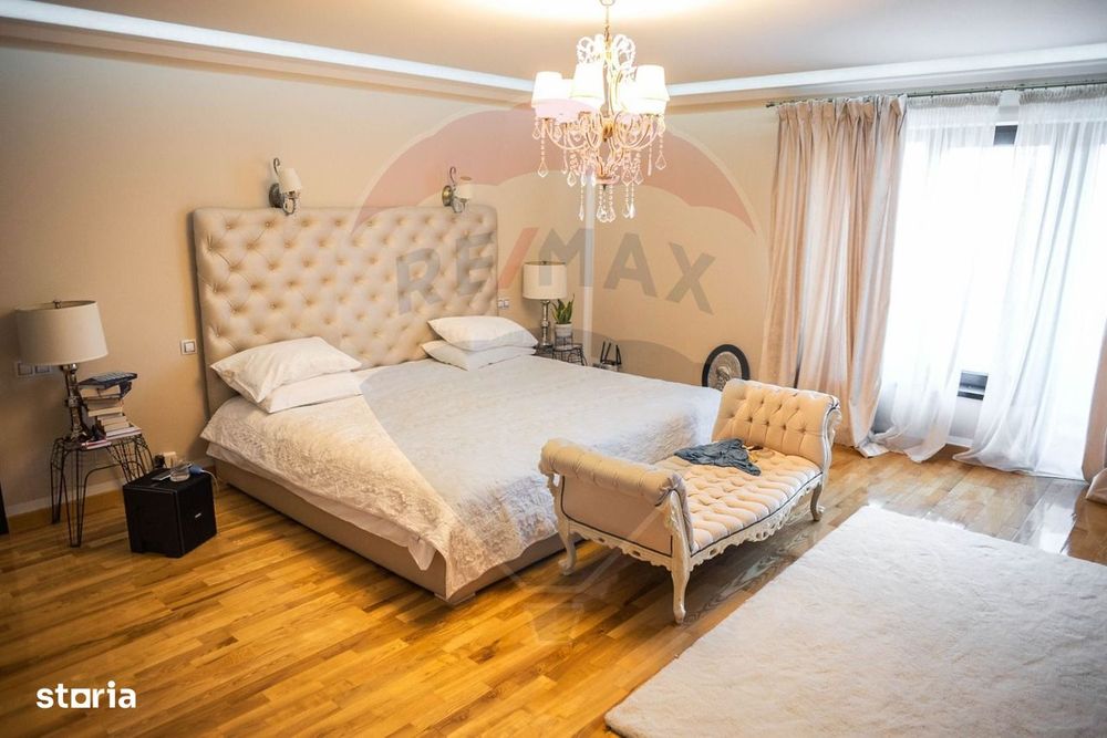 Casă / Vilă de lux cu 6 camere de vânzare în Șcheia, Suceava