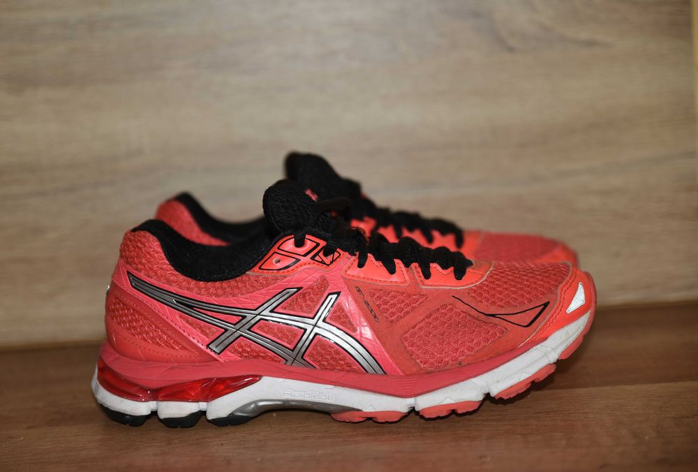 Asics GEL оригинални маратомки, размер 39