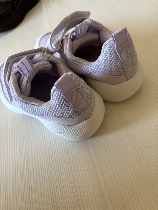 Туфли и кроссовки для девочки