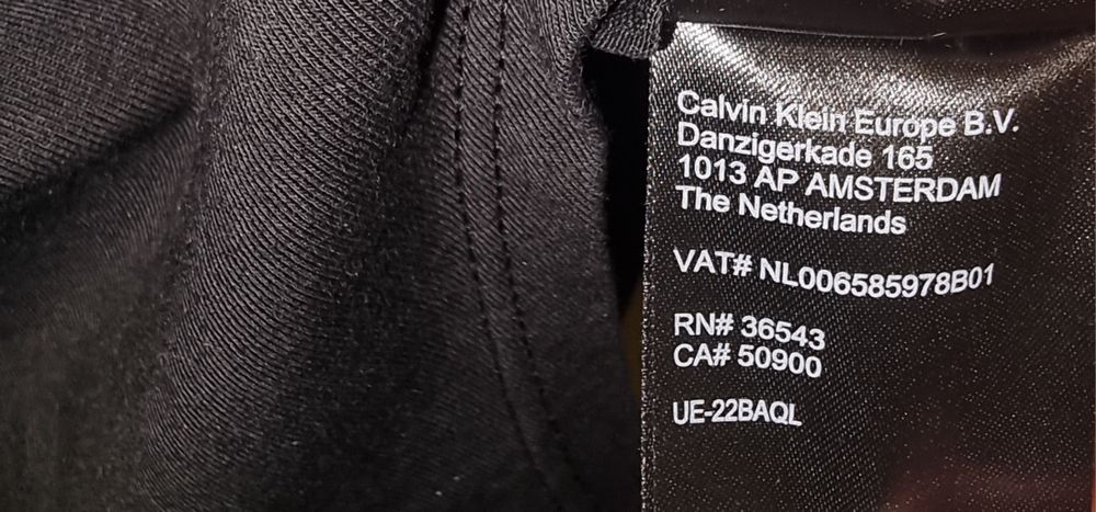 Черно дамско боди Calvin Klein Jeans с дълъг ръкав и лого на един от ръкавите, размер XS-S