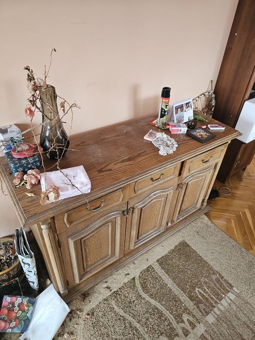 Подарявам обзавеждане, диван, маса, столове и друго