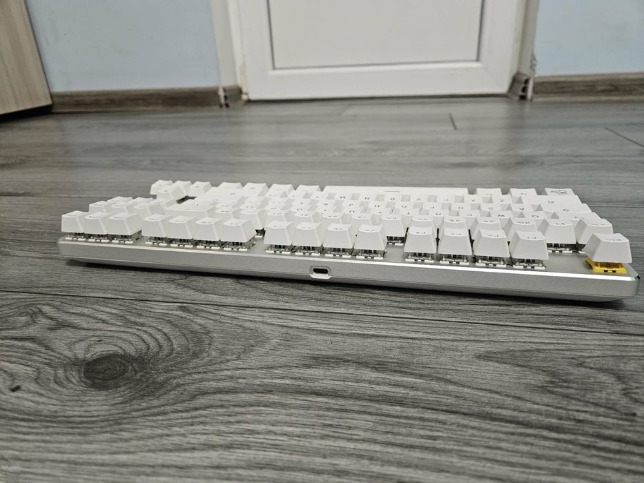 Glorious GMMK с keychron golden yellow switch