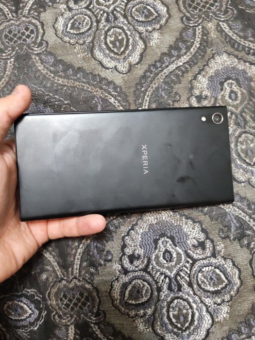 Телефон Xperia в отличном состояние но требует вложений