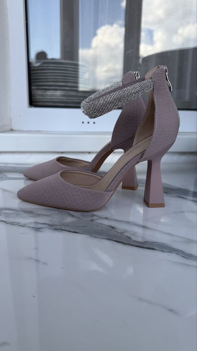 Туфли босоножки 10000 тг