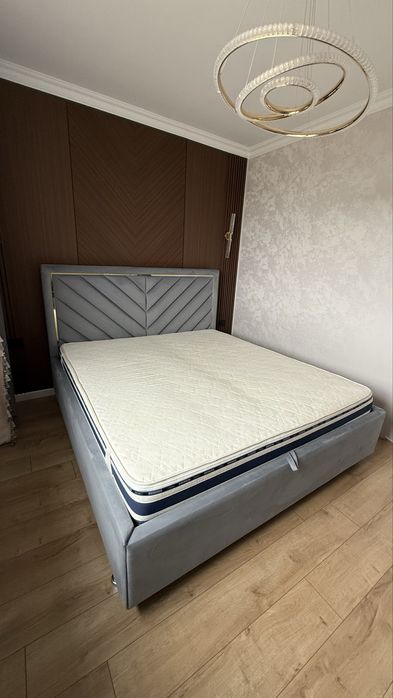 Продам 2х спальную кровать