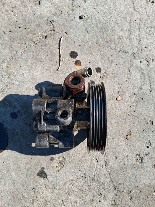 Pompa servodirectie Toyota Avensis 2.0 2.2 D4D 2003-2009