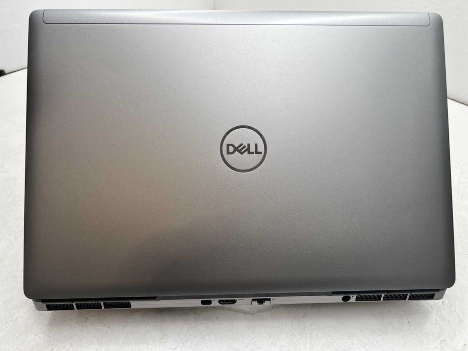 Реновиран лаптоп Dell Precision 7560 i7-11850H 32GB 1TB RTX A4000 8GB