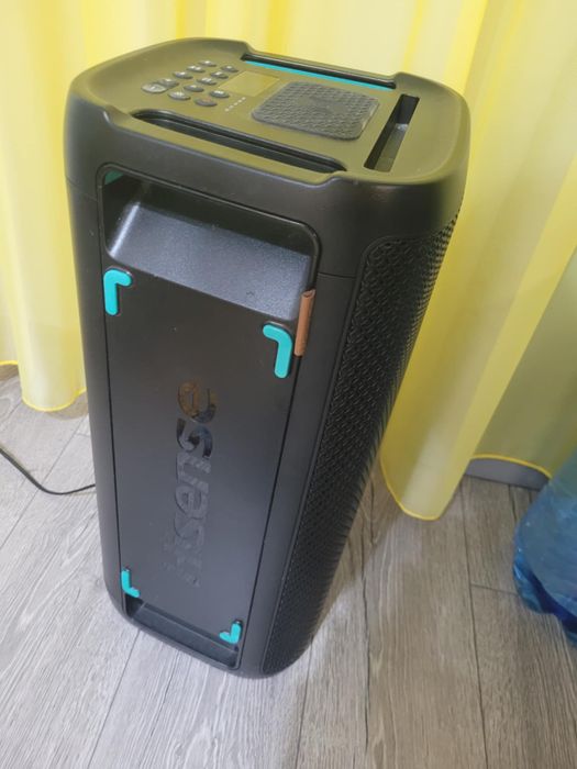 Преносима тонколона Hisense Party Rocker One plus с два микрофона