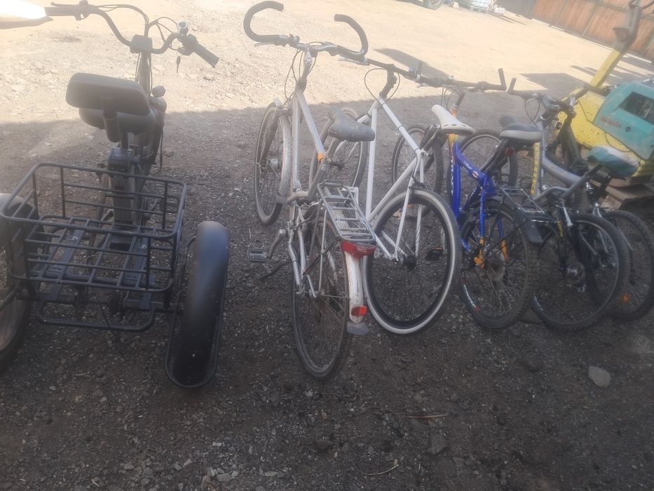 Vând biciclete tricicletă