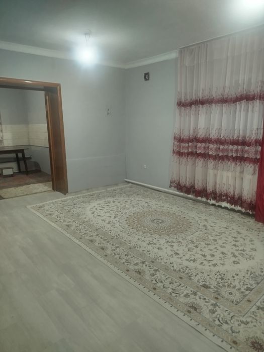 3 бөлмелі үй жалға беріледі.