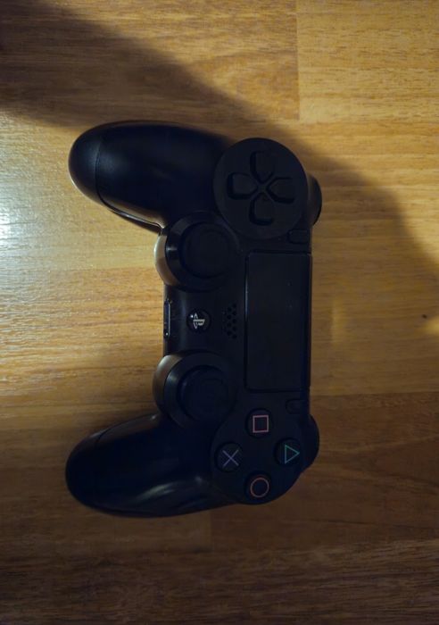 Consola Playstation 4 1TB + 2 controllere