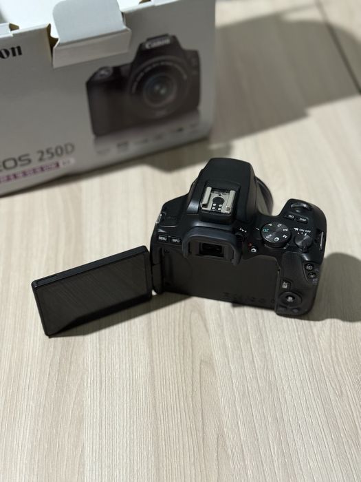 Фотоаппарат кэнон 250 д