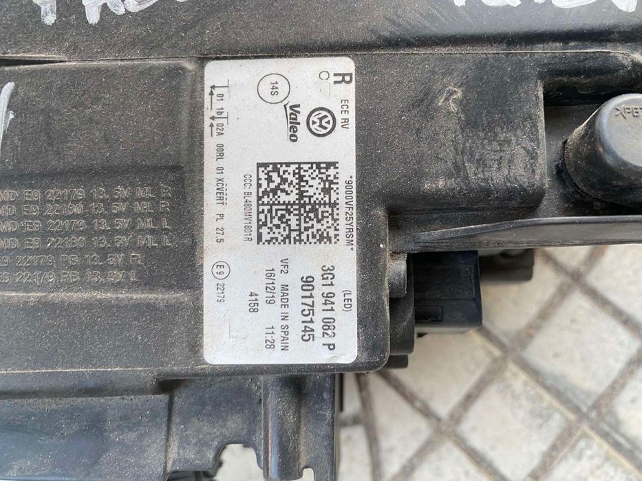 Десен фар за Volkswagen PASSAT B8 Facelift IQ LIGHT MATRIX FULL LED