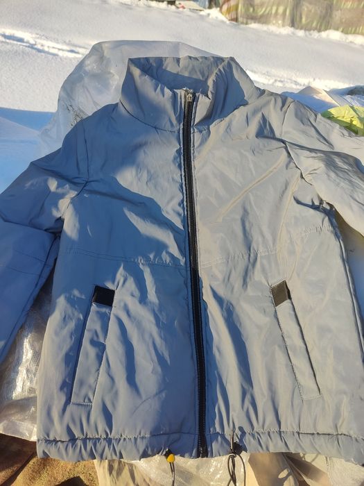 Срочно продам,отрожающая куртка