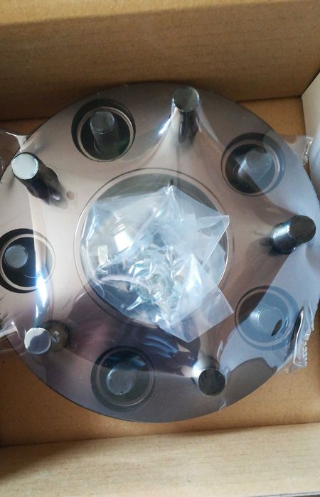 Продавам нови висококачествени фланци за джанти FORD