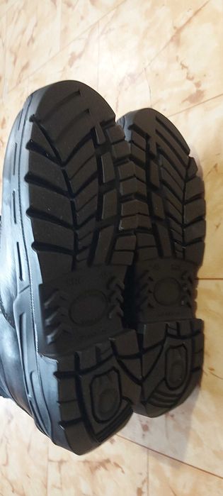 Продавам мъжки черни кубинки естествена кожа номер 45