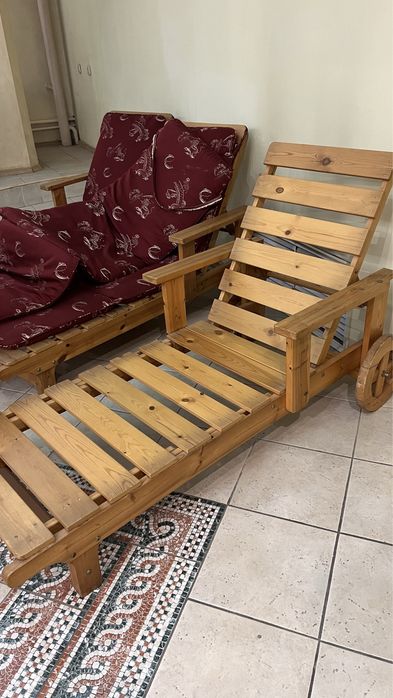 Продам  стулья для гостиной б/у  и шезлонги