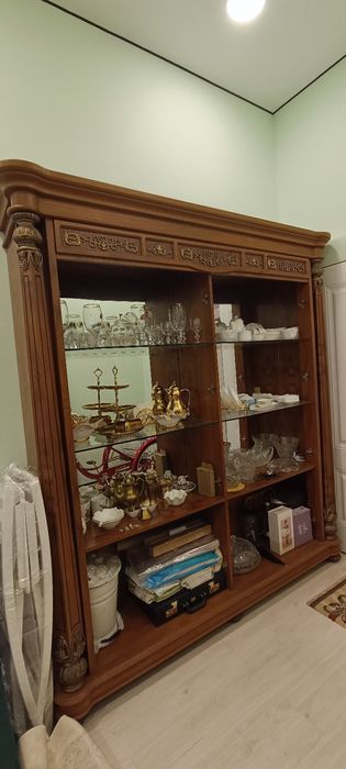 Продам серванты, стол-трансформер, матрас