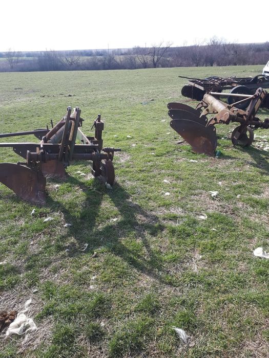 Vând plug PP3 tractor U650