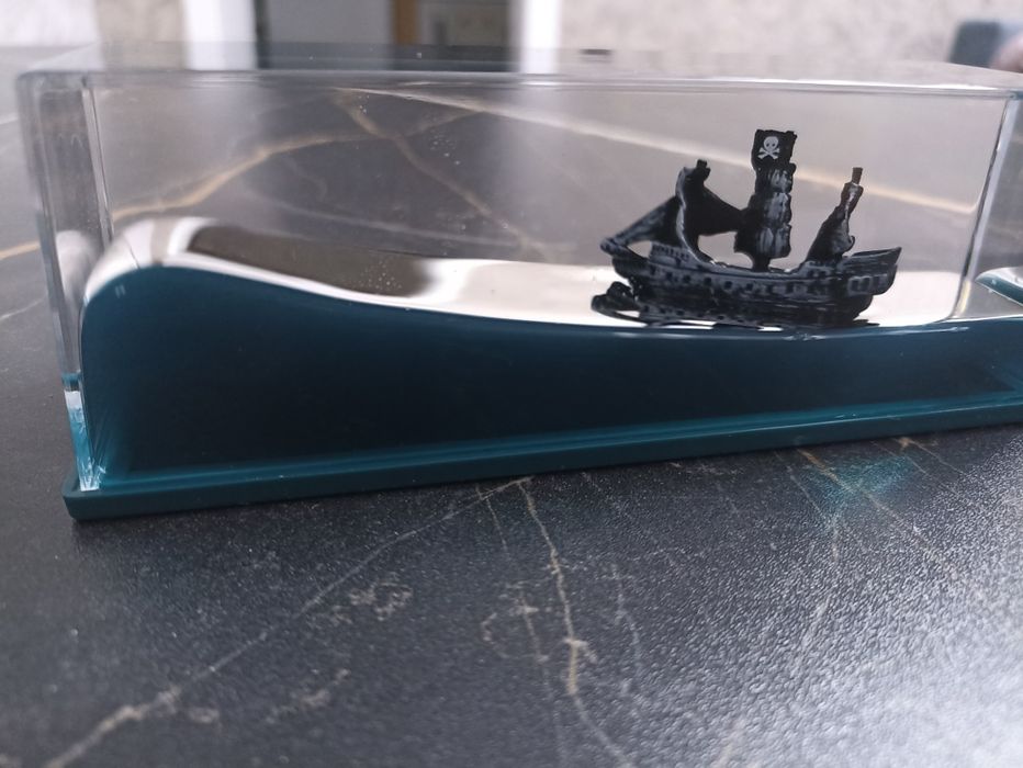 Корабль в жидкости