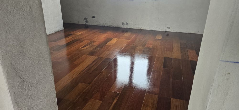 Raschetez si reconditionez parchet cu aparatura moderna.Calitate, promptitudine si eficienta garantata!