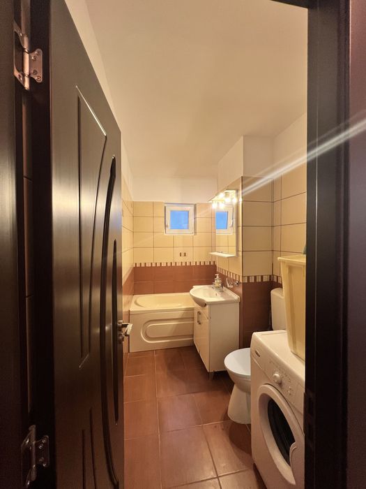 Inchiriez apartament 3 camere, zona Lipovei