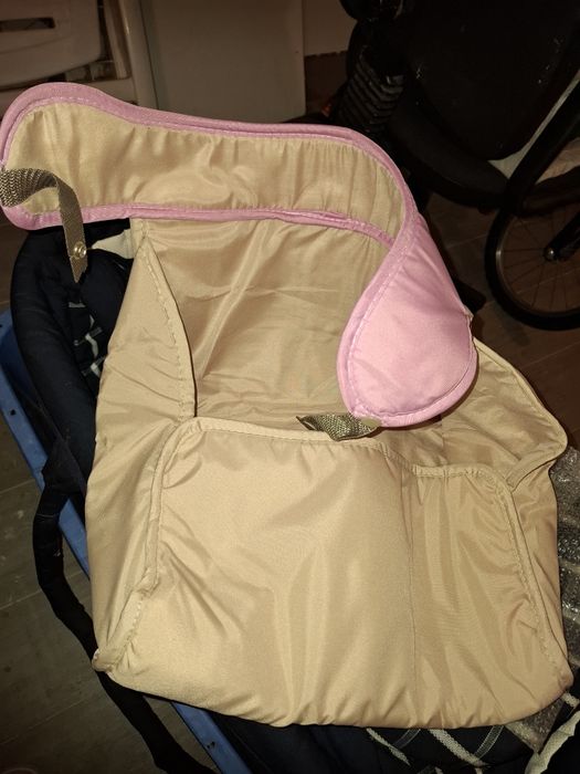 Landou cu accesorii + cadou