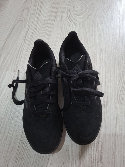 Ghete de fotbal Adidas in stare foarte bună! Nr 33