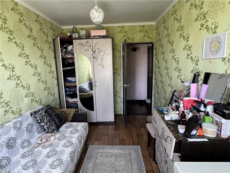 продам 3 -х комн квартиру возле Аян-Пассажа