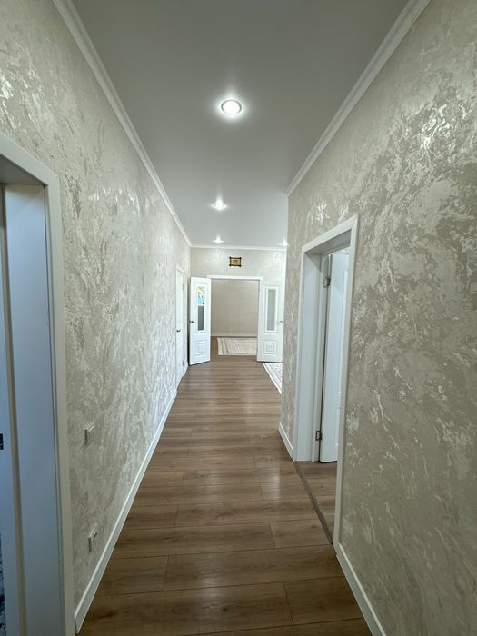 Продается новый дом в центре поселка.