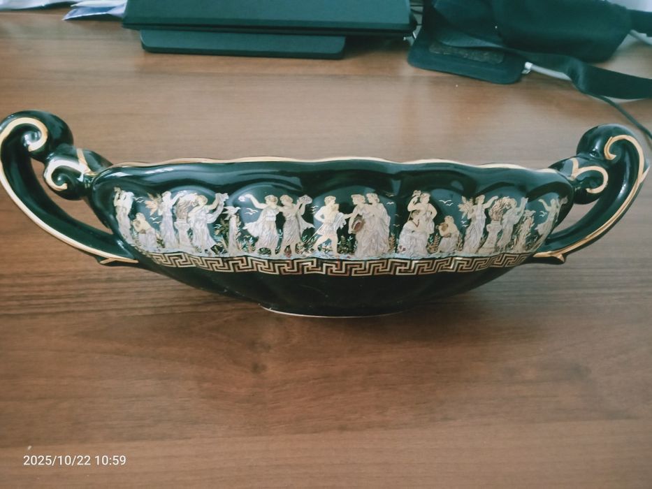 Вазы, ладья, в греческом стиле