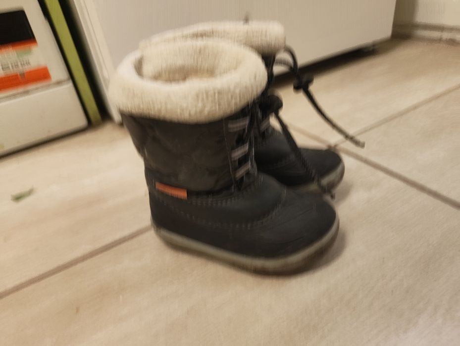 Подарявам НОСЕНИ обувки