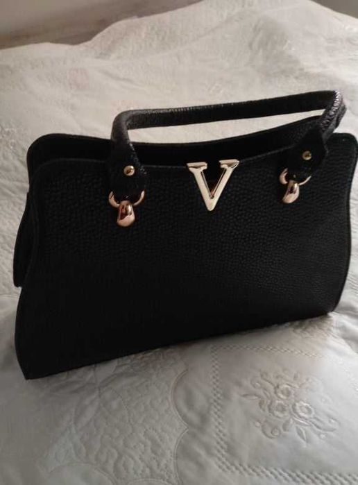 Продавам дамски чанти  два вида