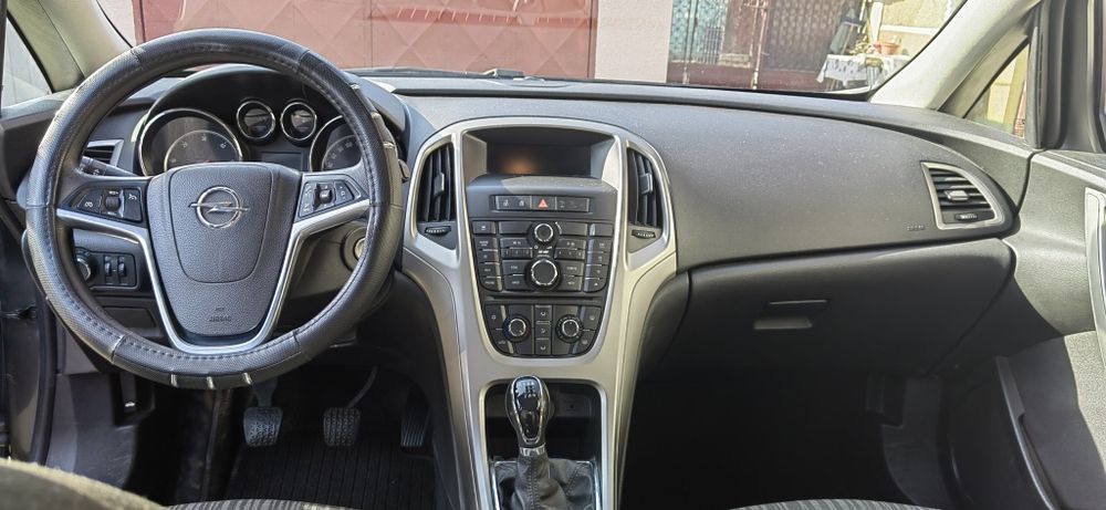 Opel Astra J 1.7 110cp diesel, de 10 ani proprietar