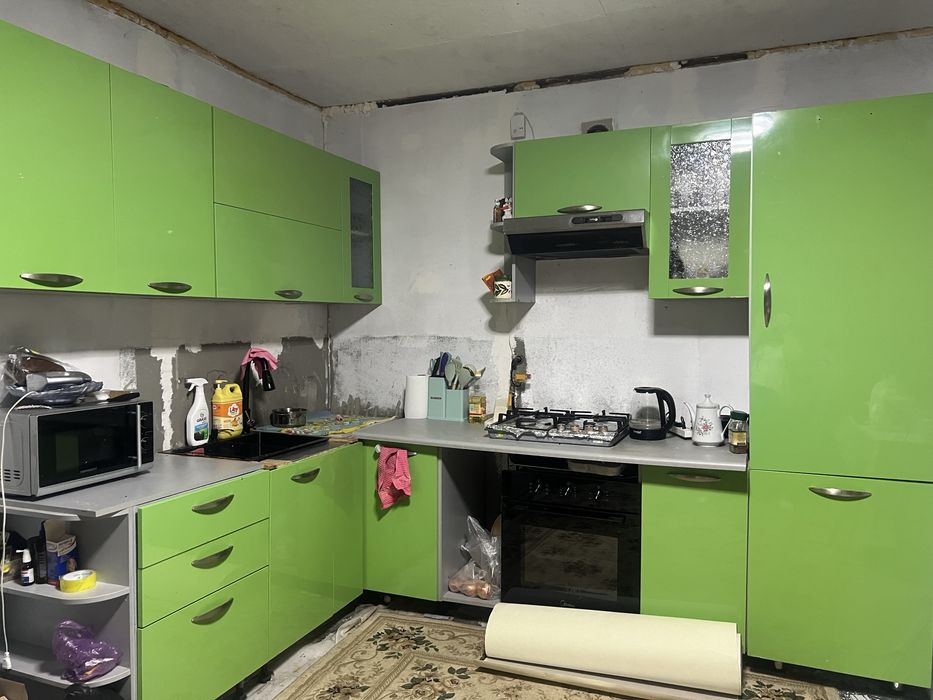 Продам кухонный гарнитур  б/у