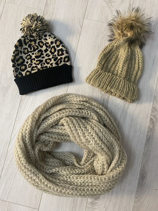 Set iarna fete fes, caciula si fular pufos, noi