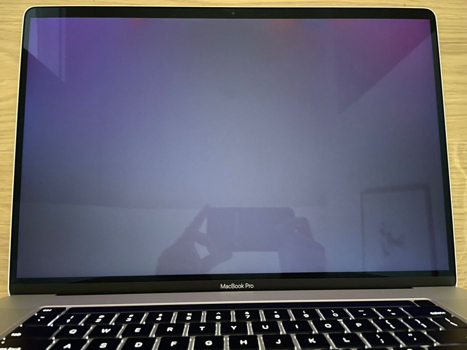MacBook Pro 16” 2019 i7, 16GB RAM, 512GB SSD, cutie, 371 cicluri