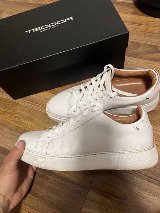 Teodor Бели обувки