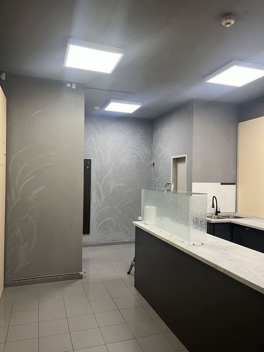 Магазин на партер до Съдебна палата – 30 кв.м, 4м витрина, готов за с