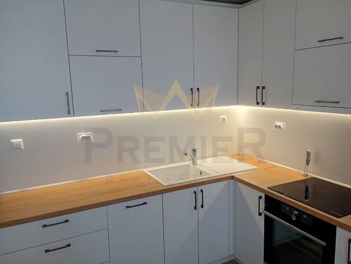 Продава се Тристаен апартамент в Бургас, Лазур - 125 кв.м за 1976 €/кв.м - Снимка #11