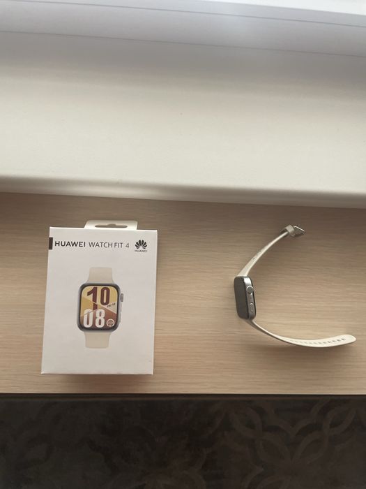 Часовник Huawei watch fit 4
