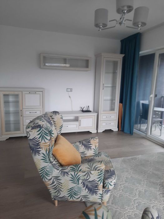 Inchiriez apartament
